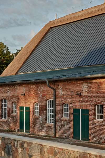 Vergangenheit und Zukunft vereint mit Stahlprofilen, Gut Damp in 24351 Damp